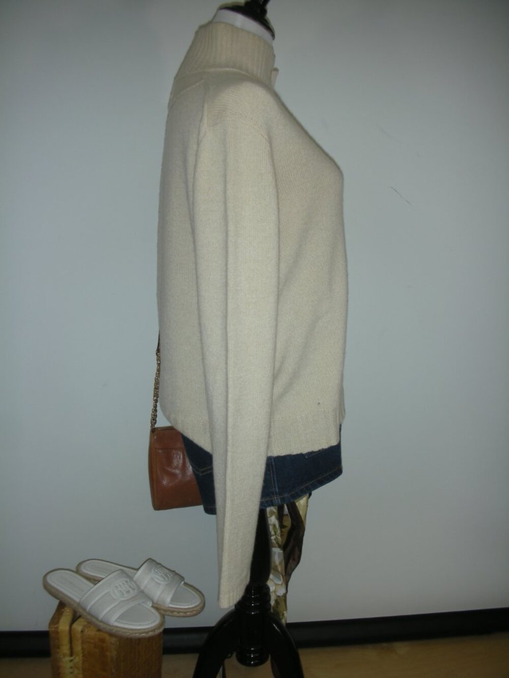 Inhabit 100% Cashmere Cream Turtleneck Sweater L Quiet Luxury Minimalist - Picture 3 of 5